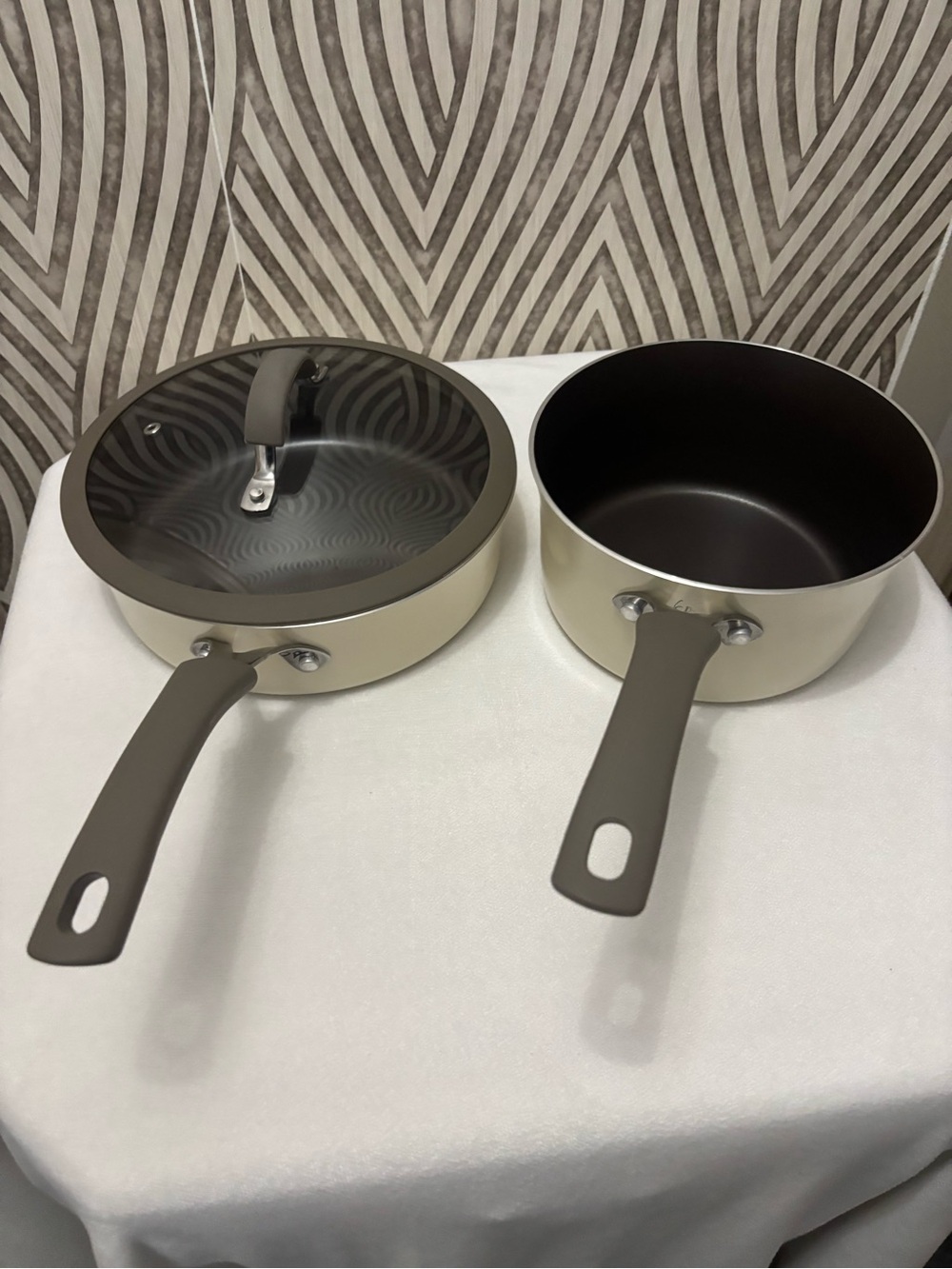 Rachel Ray beige porcelain pot and pan with lid